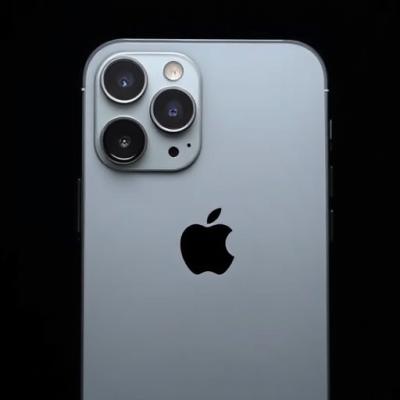 Apple μεταφέρει παραγωγή iPhone από Κίνα σε Ινδία λόγω δασμών