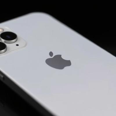 «Apple μεταφέρει παραγωγή iPhone από Κίνα σε Ινδία και Βιετνάμ»